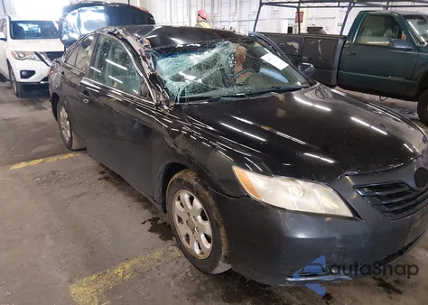 2007 Toyota Camry Le z USA, uszkodzony, nr VIN 4T1BE46K17U677728